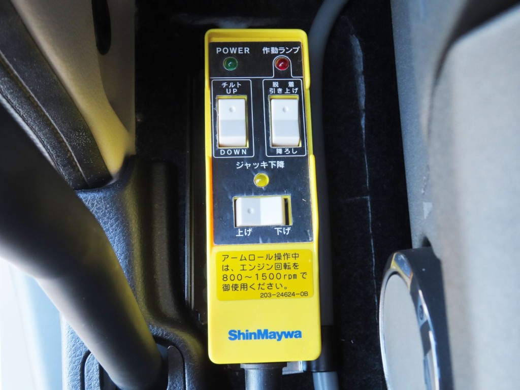 アームロールのコントローラーです。|日野 プロフィア 2DG-FS1AHEの写真17
