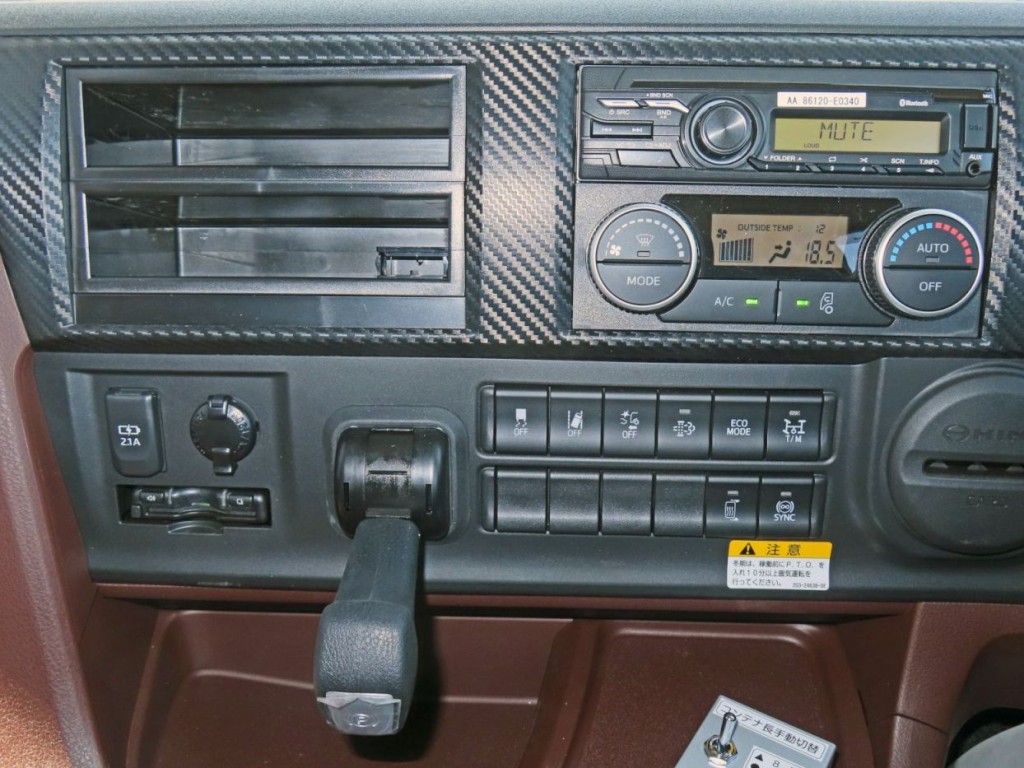 パネル周りの状態です。|日野 プロフィア 2DG-FS1AHEの写真19