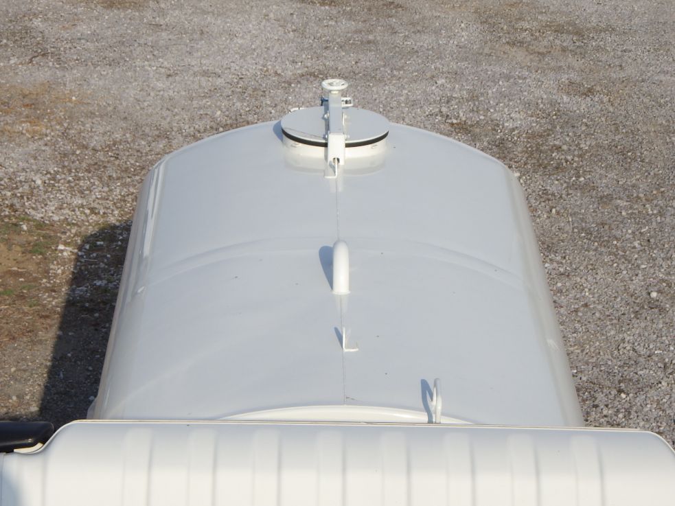 タンク天井の状態です。|日野 デュトロ 2KG-XZU700M(2WD)の写真7