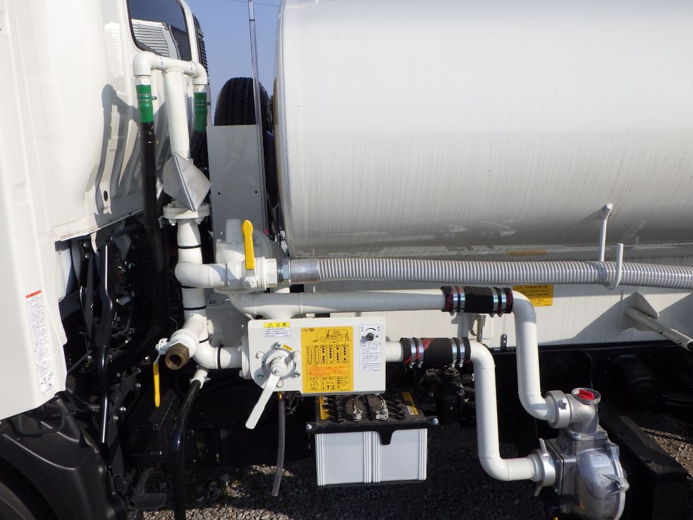 配管の状態です。|日野 デュトロ 2KG-XZU700M(2WD)の写真14
