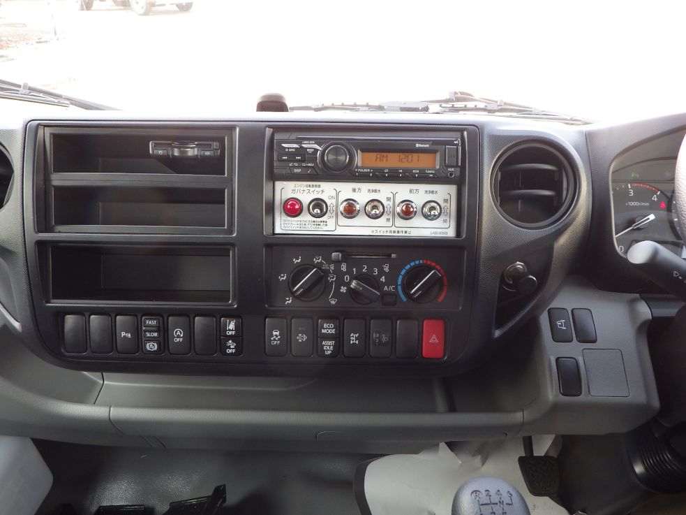 パネル周りの状態です。|日野 デュトロ 2KG-XZU700M(2WD)の写真20