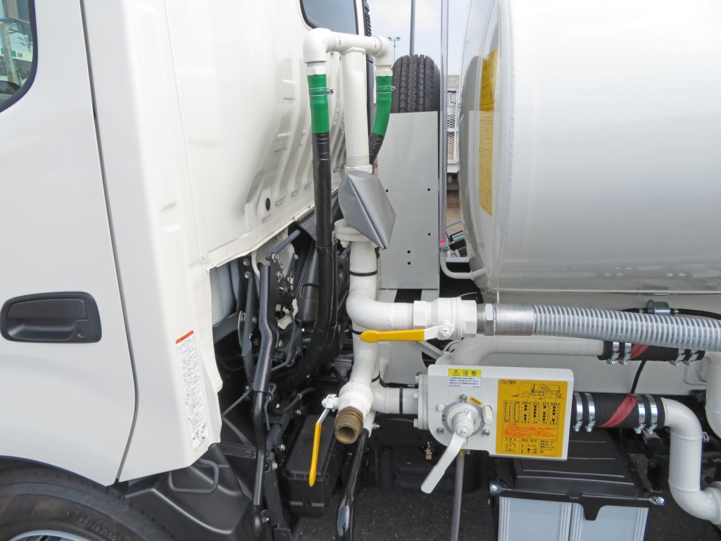 配管の状態です。|日野 デュトロ 2KG-XZU700M(2WD)の写真11