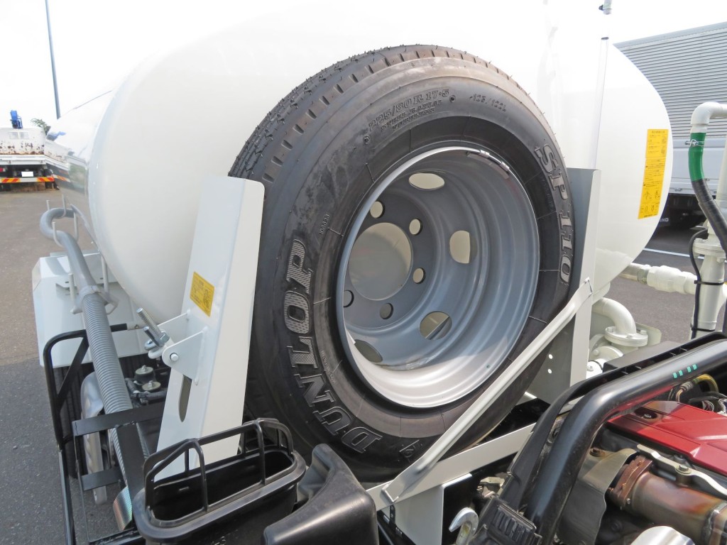 スペアタイヤ付きです。|日野 デュトロ 2KG-XZU700M(2WD)の写真17