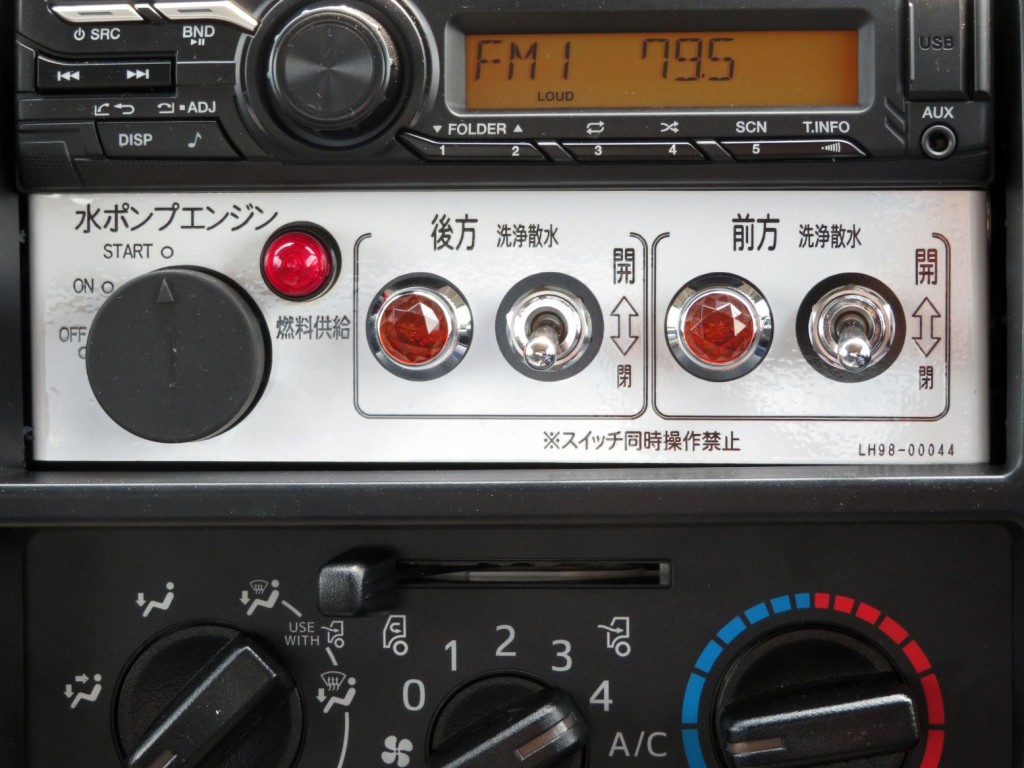 上物操作スイッチです。|日野 デュトロ 2KG-XZU700M(2WD)の写真24