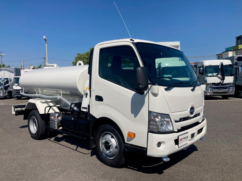 未使用の４KL別エンジン式散水車です。|日野 デュトロ 2KG-XZU700M(2WD)の写真2
