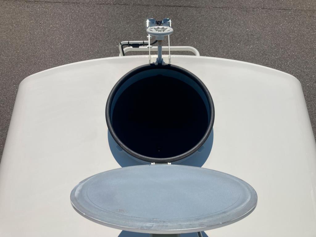 マンホール蓋を開けたの状態です。|日野 デュトロ 2KG-XZU700M(2WD)の写真16