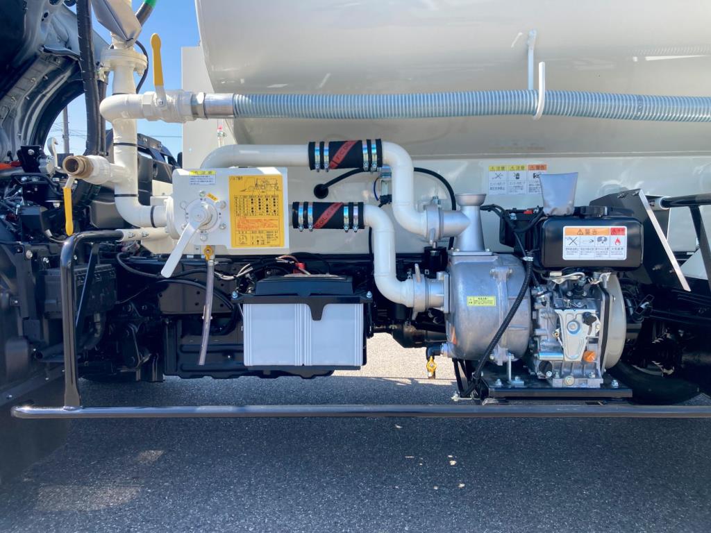 別エンジンと配管周辺の状態です。|日野 デュトロ 2KG-XZU700M(2WD)の写真19