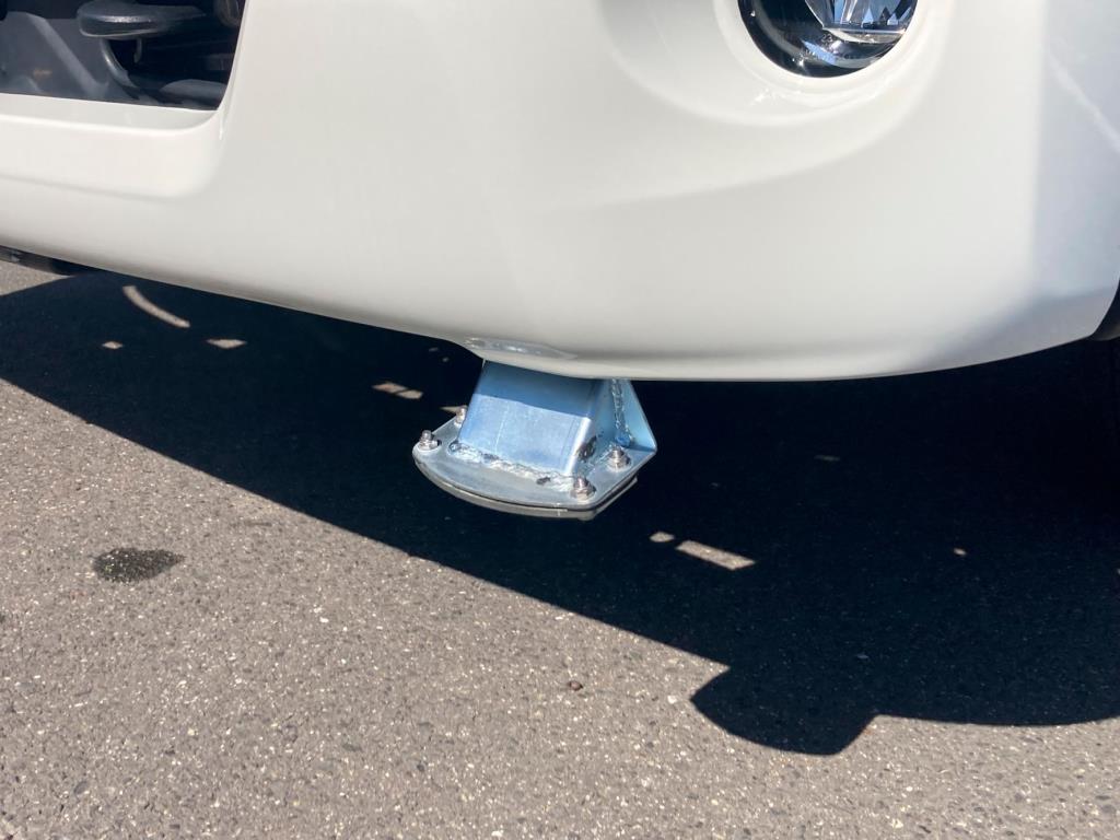 前方散水口です。（圧力排水です）|日野 デュトロ 2KG-XZU700M(2WD)の写真25