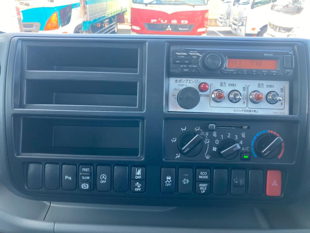 インパネ周りです。|日野 デュトロ 2KG-XZU700M(2WD)の写真32
