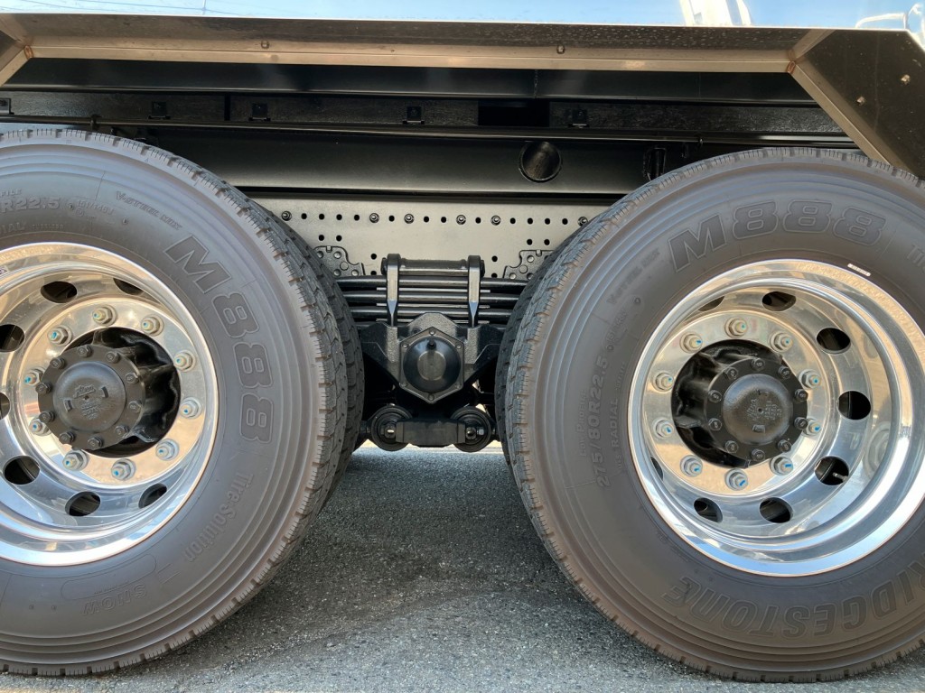 タイヤ間の状態です。|日野 プロフィア 2DG-FS1AHEの写真7