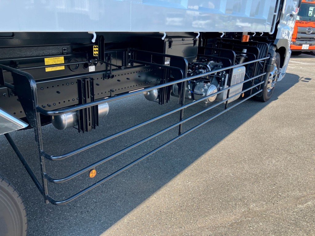 サイドバンパーは鉄製です。|日野 プロフィア 2DG-FS1AHEの写真20