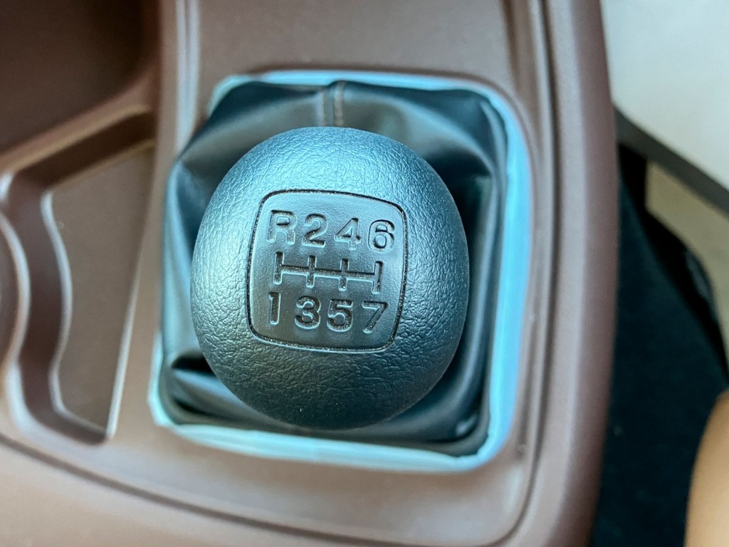 7速マニュアルです。|日野 プロフィア 2DG-FS1AHEの写真28