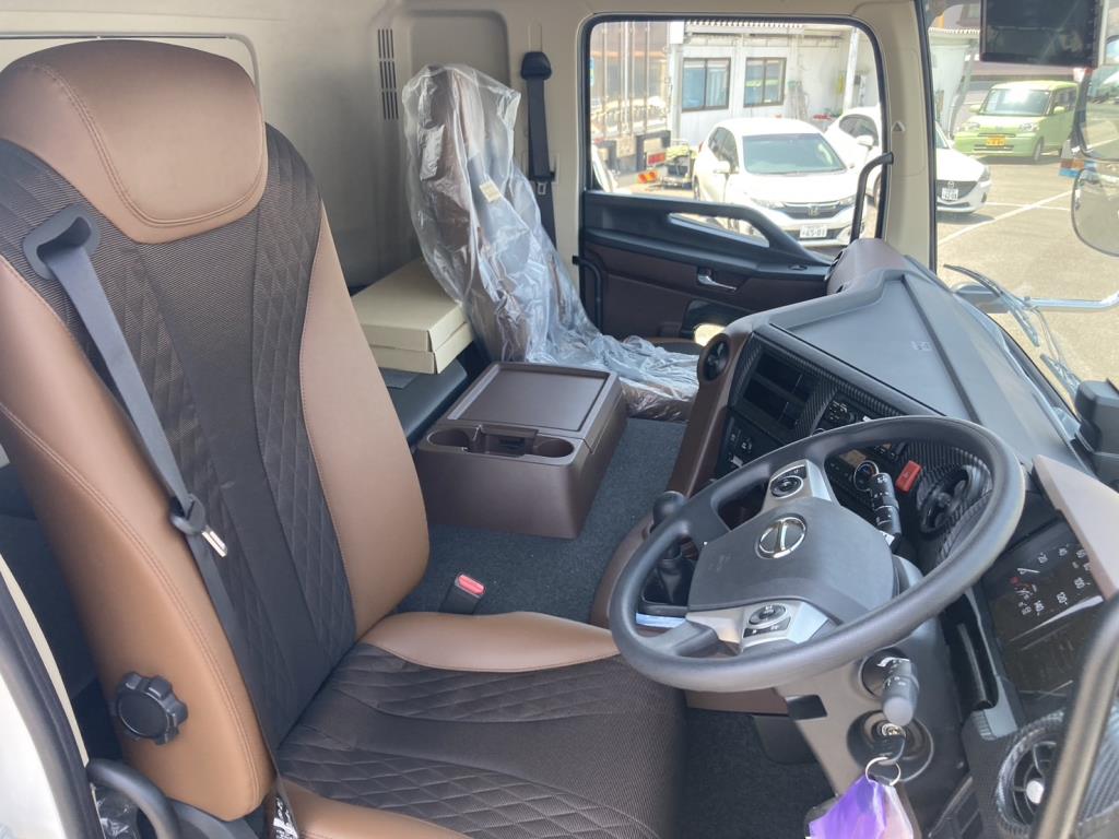 車内です。|日野 プロフィア 2DG-FS1AHEの写真7