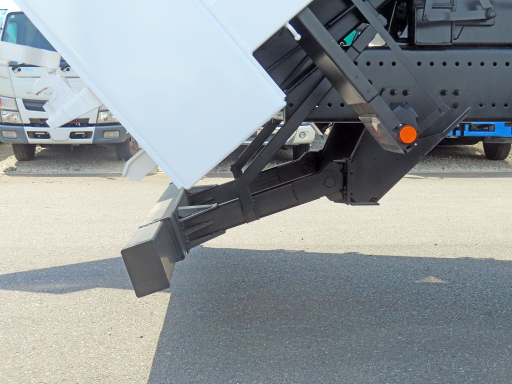 リアバンパーは可倒式です。|日野 プロフィア 2DG-FS1AHEの写真13