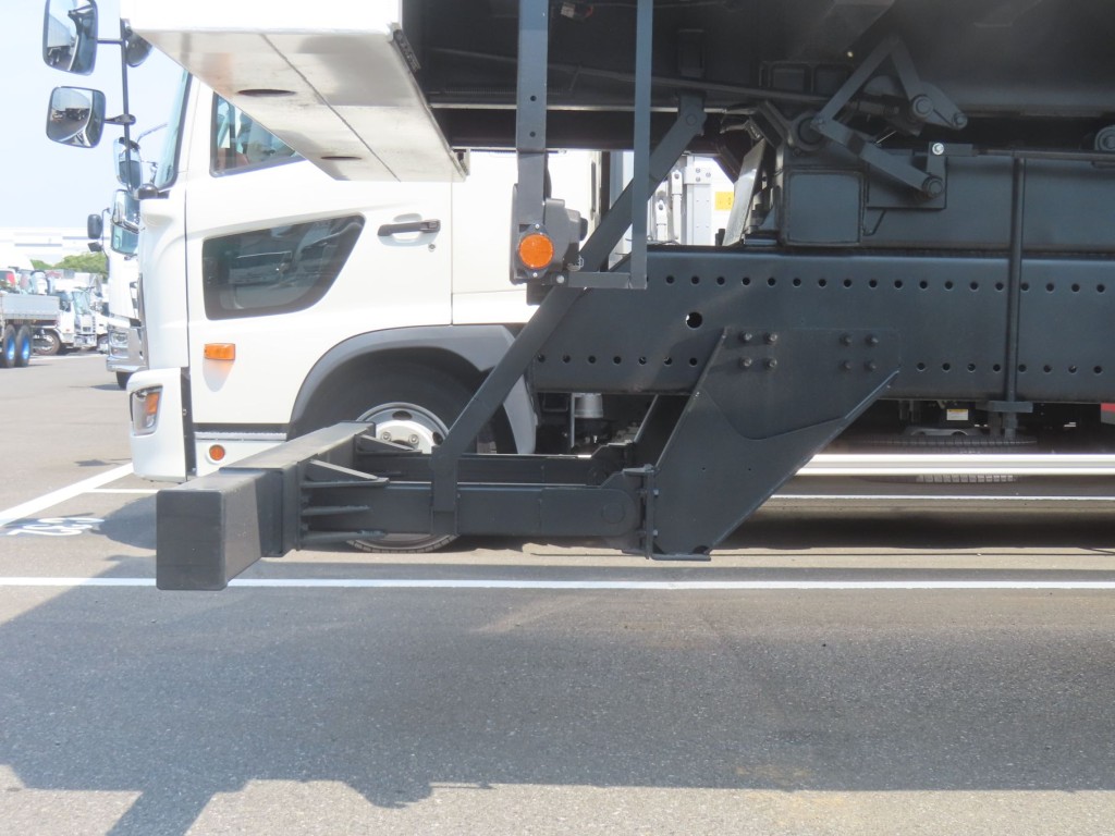 リアバンパー走行時の状態です。|日野 プロフィア 2DG-FS1AHEの写真14