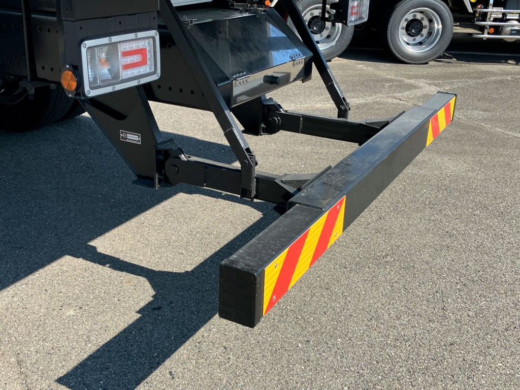 可動式リヤバンパーです。|日野 プロフィア 2DG-FS1AHEの写真16