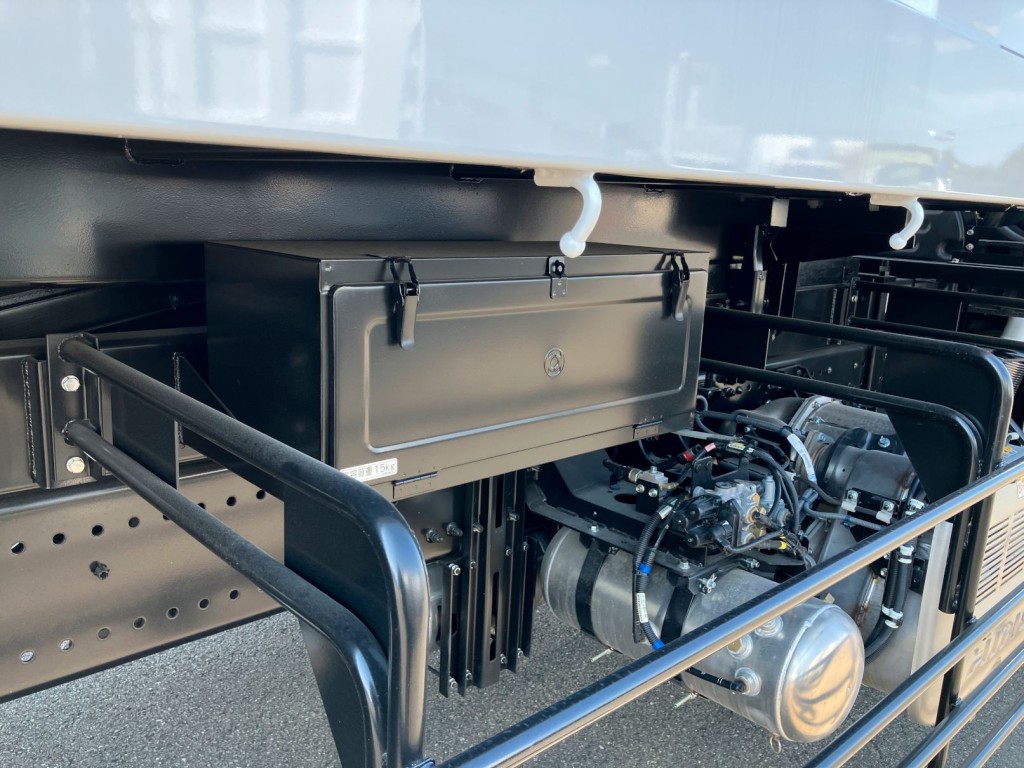 工具箱は鉄製です。|日野 プロフィア 2DG-FS1AHEの写真19