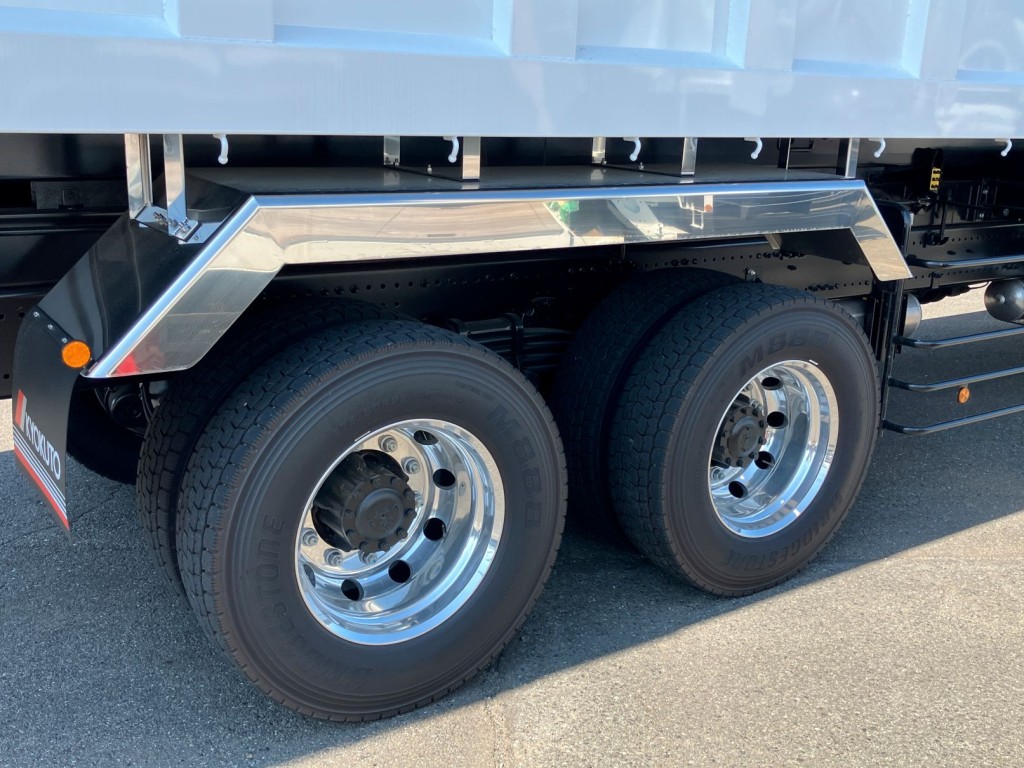 リヤフェンダーはステンレス製です。アルミホイールです|日野 プロフィア 2DG-FS1AHEの写真21