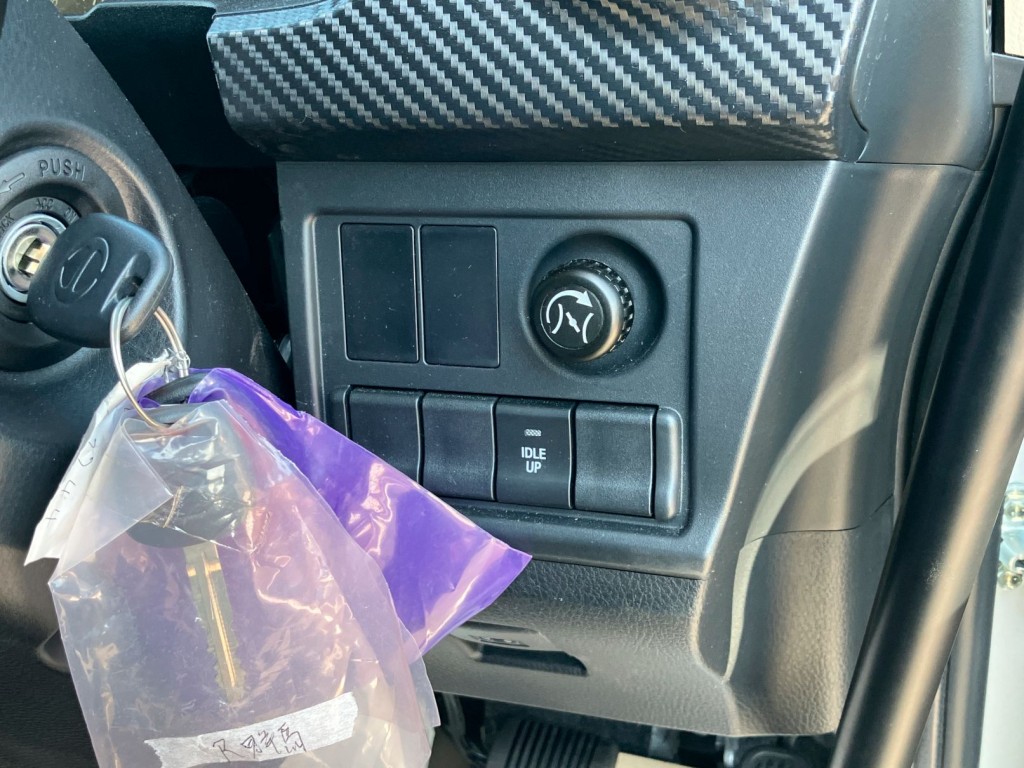 スイッチ類です。|日野 プロフィア 2DG-FS1AHEの写真26