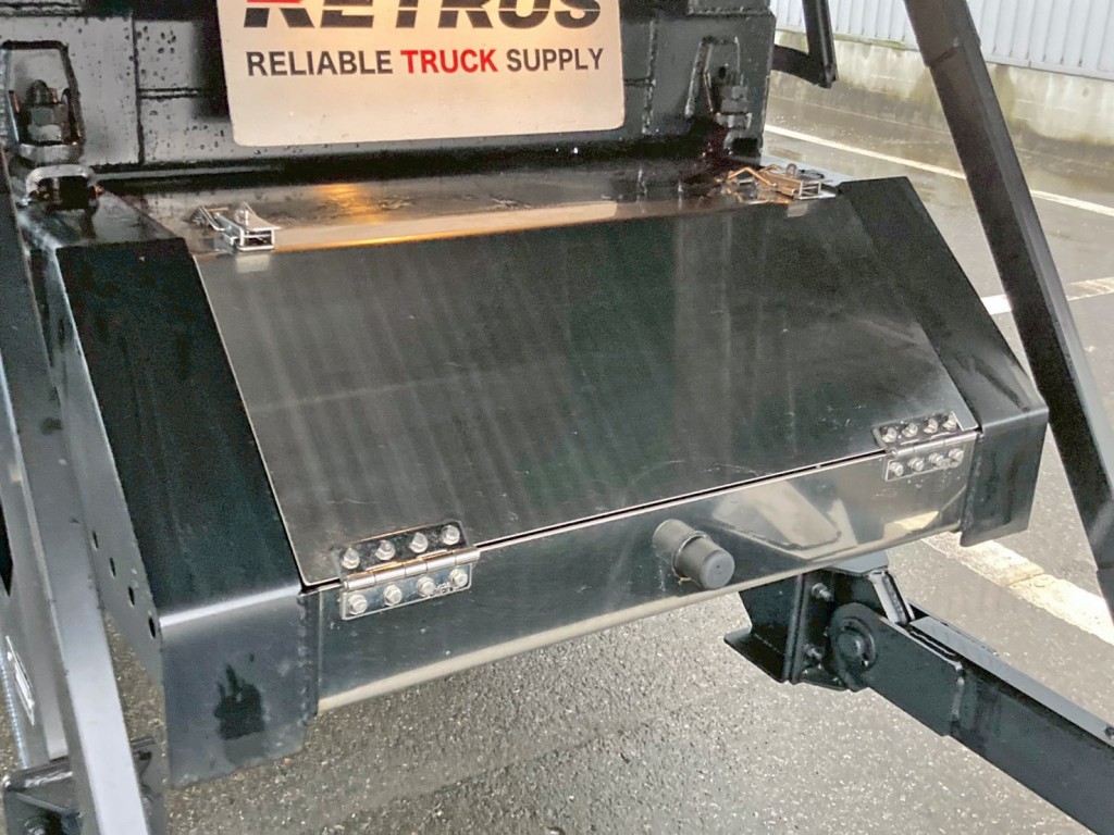 リヤに工具箱が付いています。|日野 プロフィア 2DG-FS1AHEの写真19