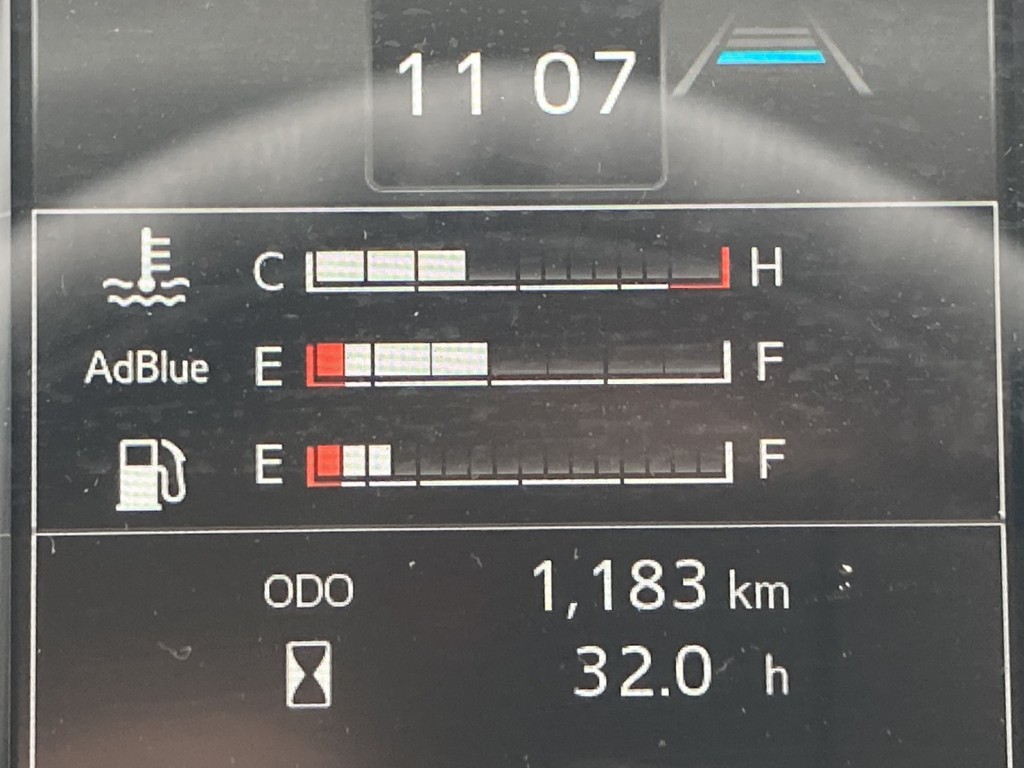 走行メーターです。|日野 プロフィア 2DG-FS1AHEの写真24