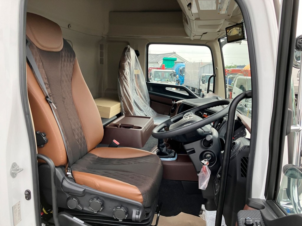 乗車定員は2名です。|日野 プロフィア 2DG-FS1AJEの写真5