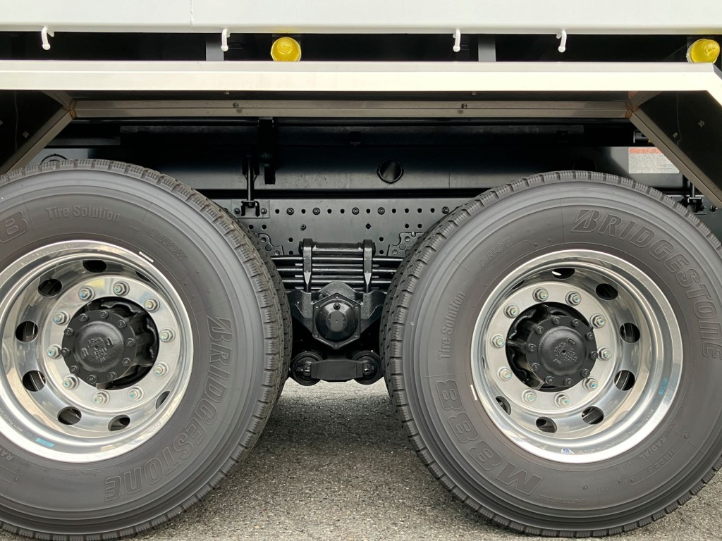 タイヤ間の状態です。|日野 プロフィア 2DG-FS1AJEの写真7