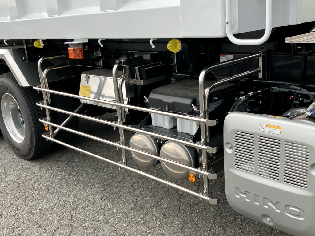 サイドバンパーはステンレス製です。|日野 プロフィア 2DG-FS1AJEの写真15