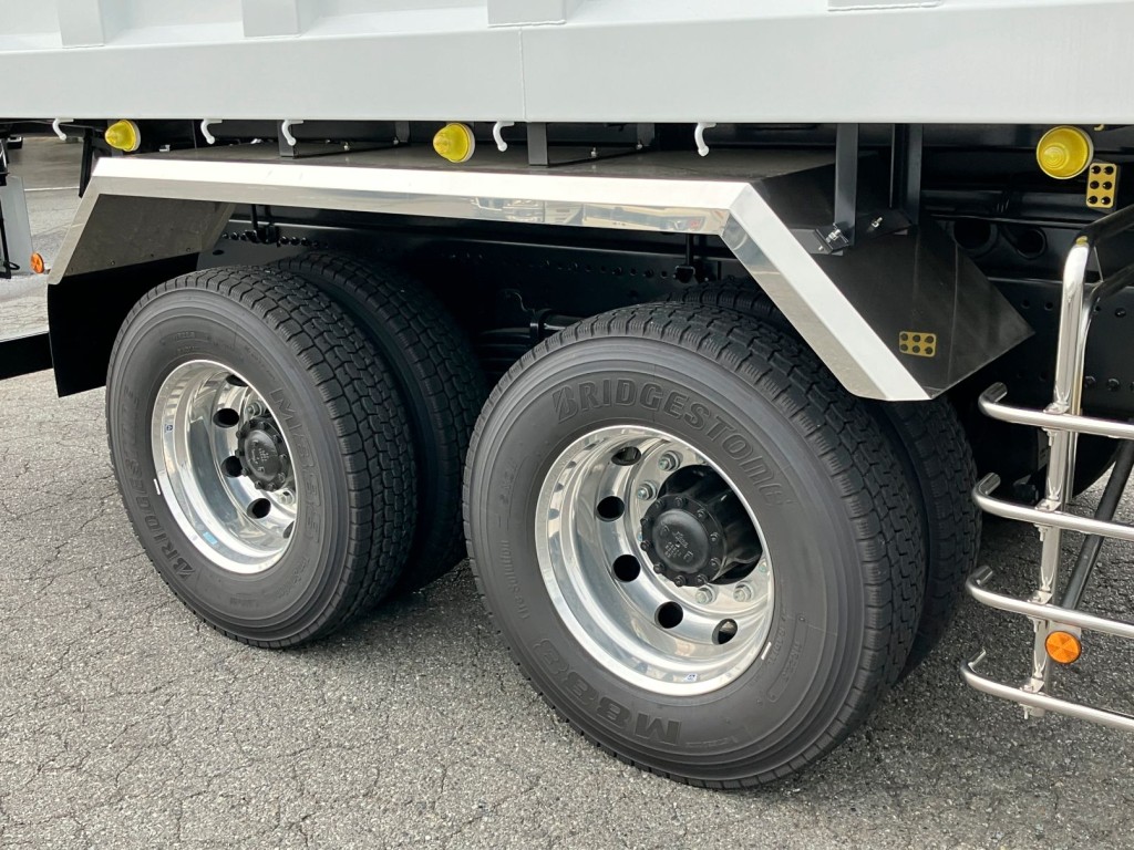 リヤフェンダーはステンレス製です。|日野 プロフィア 2DG-FS1AJEの写真17