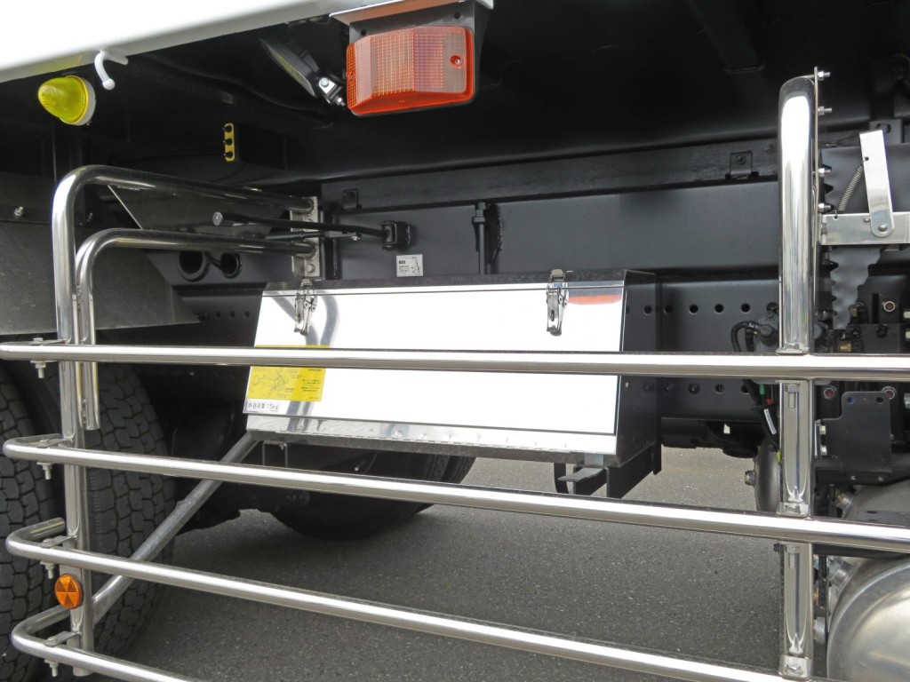 工具箱付きです。（ステンレス製です）|日野 プロフィア 2DG-FS1AJEの写真15