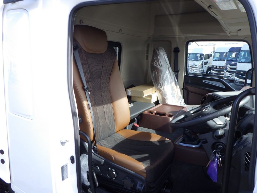 乗車定員は２名です。|日野 プロフィア 2DG-FW1AHCの写真6