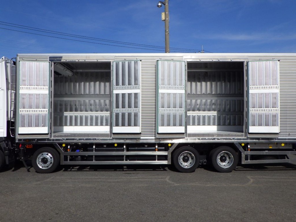 助手席側に観音開き式ドアが２つ付いています|日野 プロフィア 2DG-FW1AHCの写真12