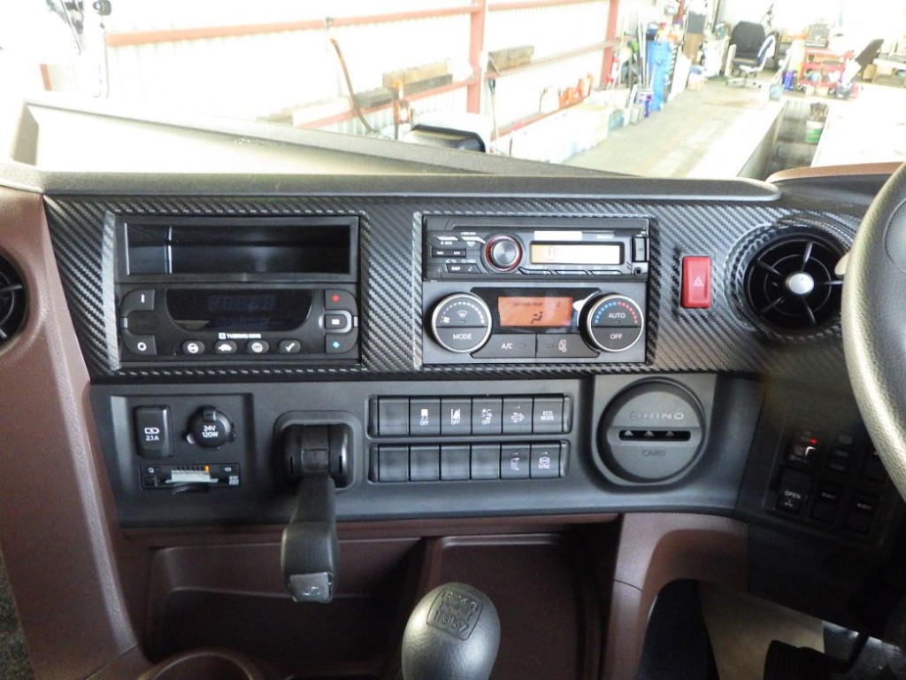 パネル周りの状態です。|日野 プロフィア 2DG-FW1AHCの写真17