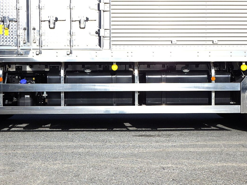 燃料タンクは３００LX３００Lです。|日野 プロフィア 2DG-FW1AHCの写真22