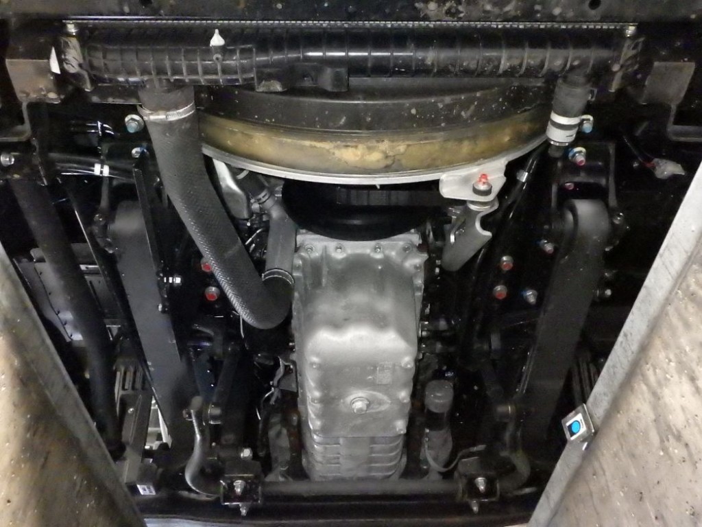 ボディー下周りの状態です。|日野 プロフィア 2DG-FW1AHCの写真30