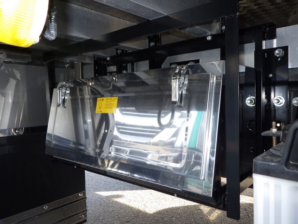 工具箱はステンレス製です。|日野 プロフィア 2DG-FW1AHCの写真40