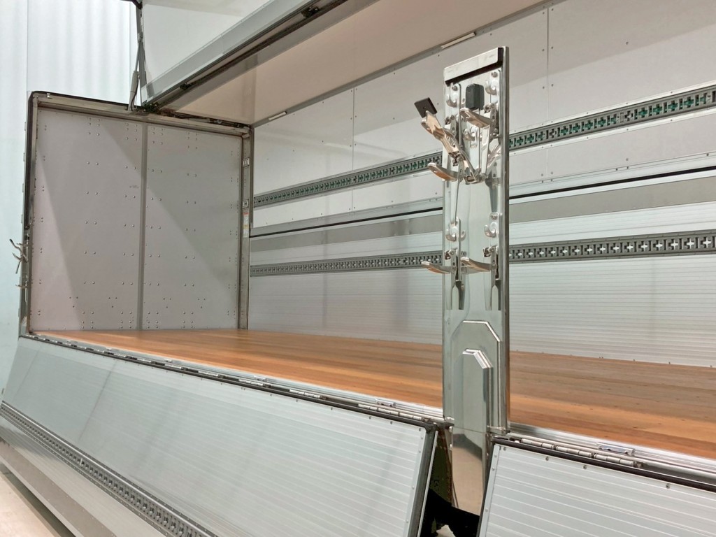 中柱はステンレス製です。|日野 プロフィア 2DG-FR1AHCの写真33