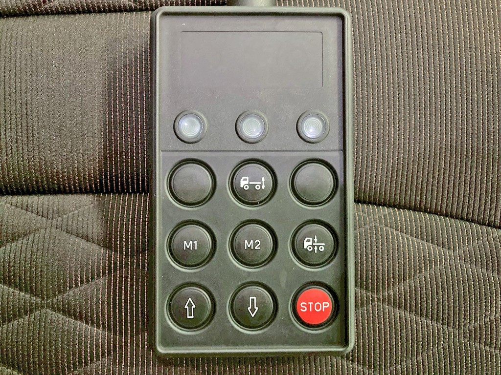 エアサスのコントローラーです。|日野 プロフィア 2DG-FR1AHCの写真49