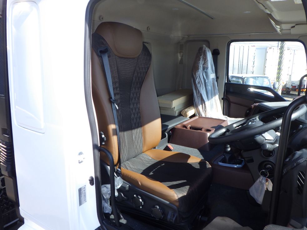 乗車定員は２名です。|日野 プロフィア 2DG-FW1AHCの写真6