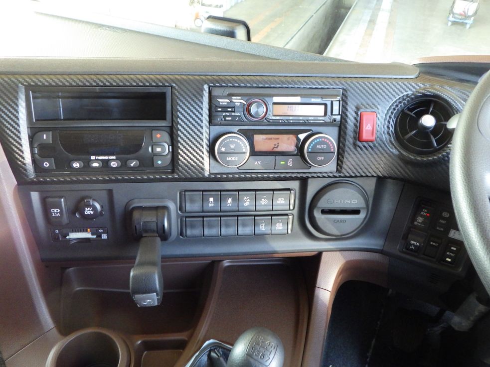 パネル周りの状態です。|日野 プロフィア 2DG-FW1AHCの写真17