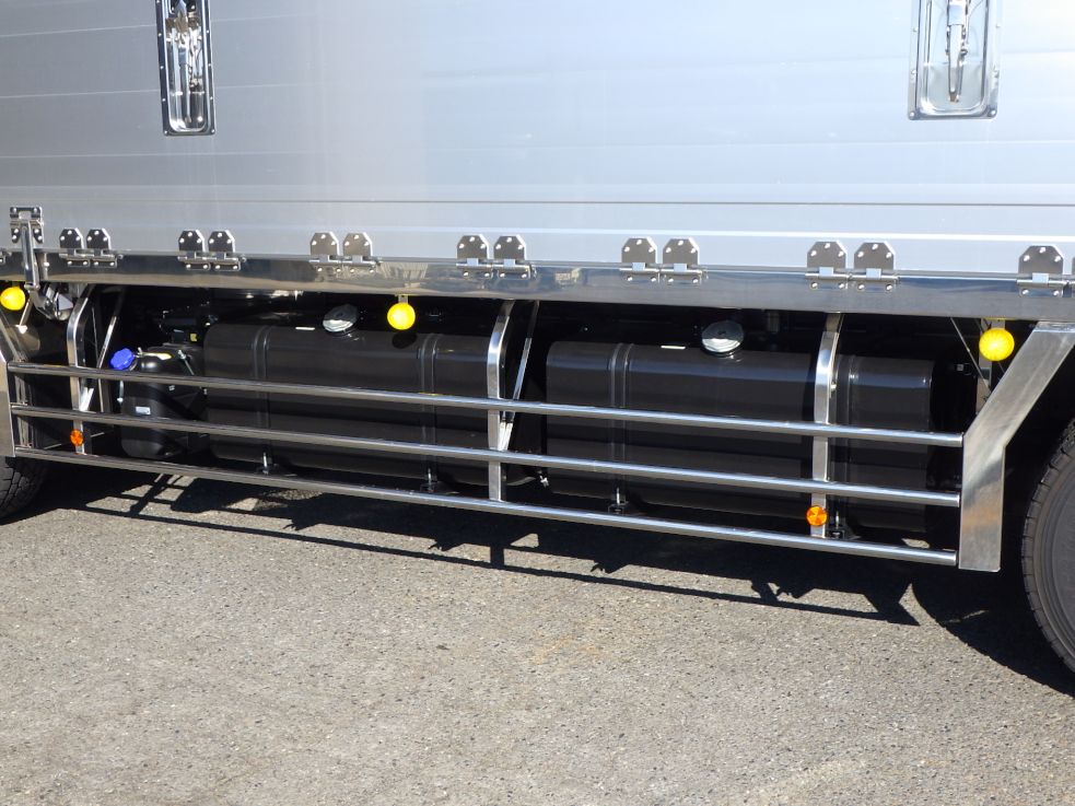 燃料タンクは300LX300Lです。|日野 プロフィア 2DG-FW1AHCの写真21