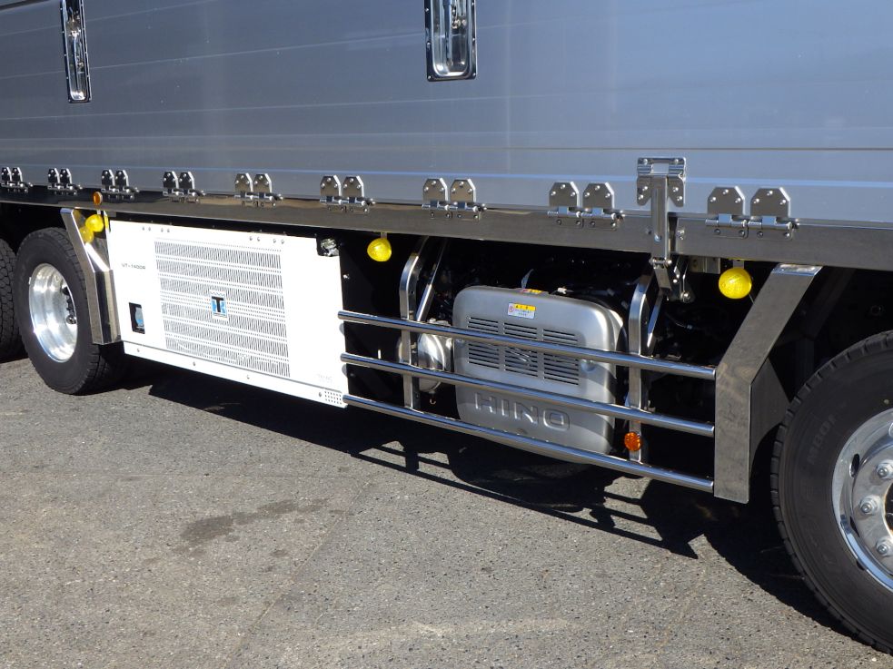 サイドバンパー・フェンダーはステンレス製です。|日野 プロフィア 2DG-FW1AHCの写真33