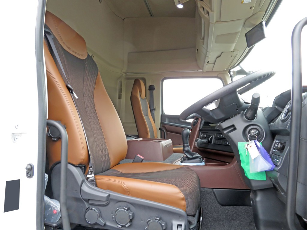 ハイルーフキャビンです。|日野 プロフィア 2DG-FW1AHCの写真6
