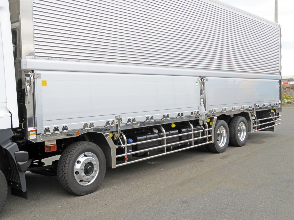 前/中/後柱、ウイング/あおりロック・丁番・Sレール・Sバンパー・フェンダーはステンレス製です。|日野 プロフィア 2DG-FW1AHCの写真12