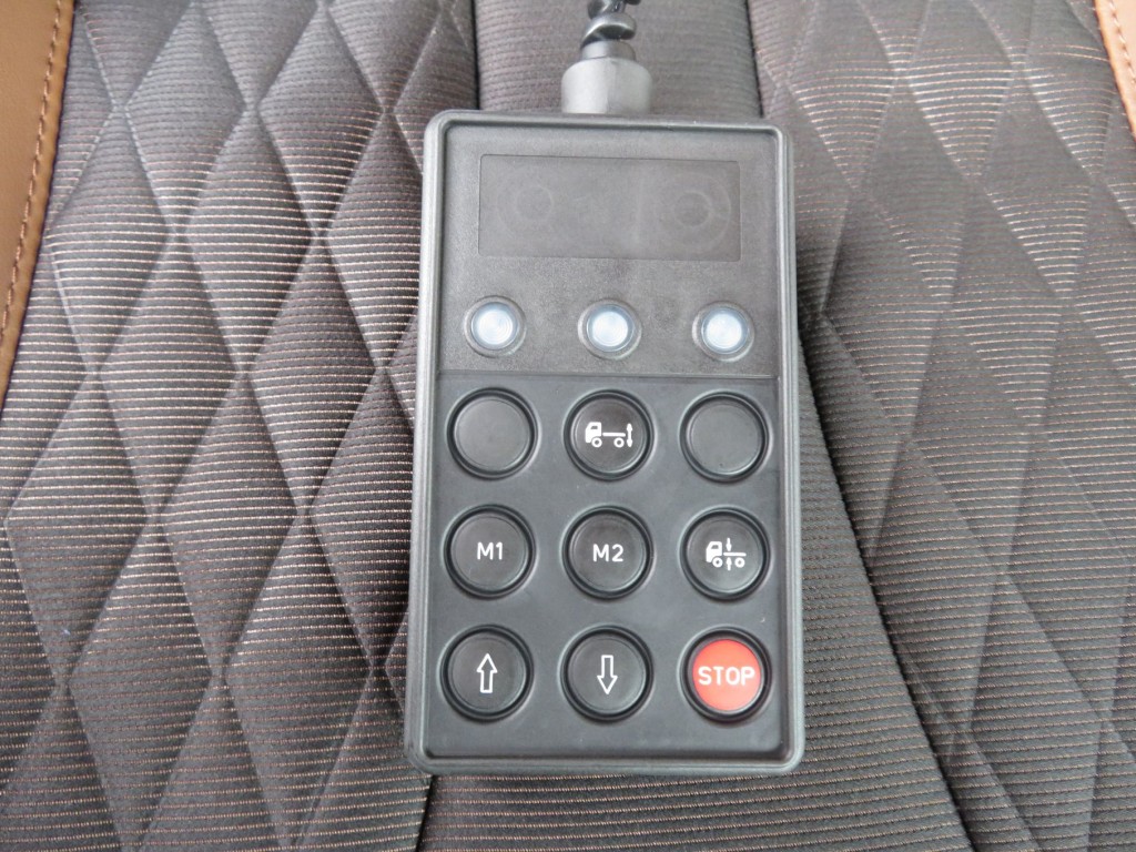 エアサスのコントローラーです。|日野 プロフィア 2DG-FW1AHCの写真18