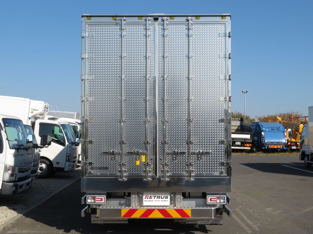 ハンマーロック・丁番はステンレス製でリア扉外面はウロコステンです。|日野 プロフィア 2KG-FW1AHCの写真13