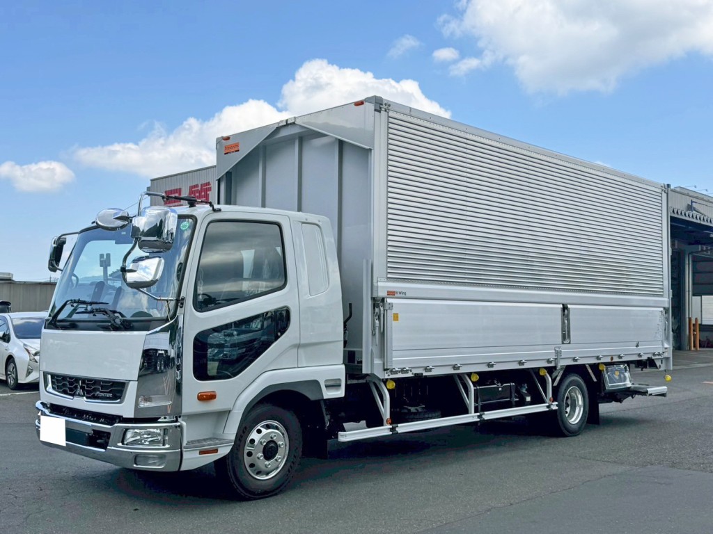 フロント周り、メッキパーツで飾っています。|三菱 ファイター 2KG-FK65F(2WD)の写真1