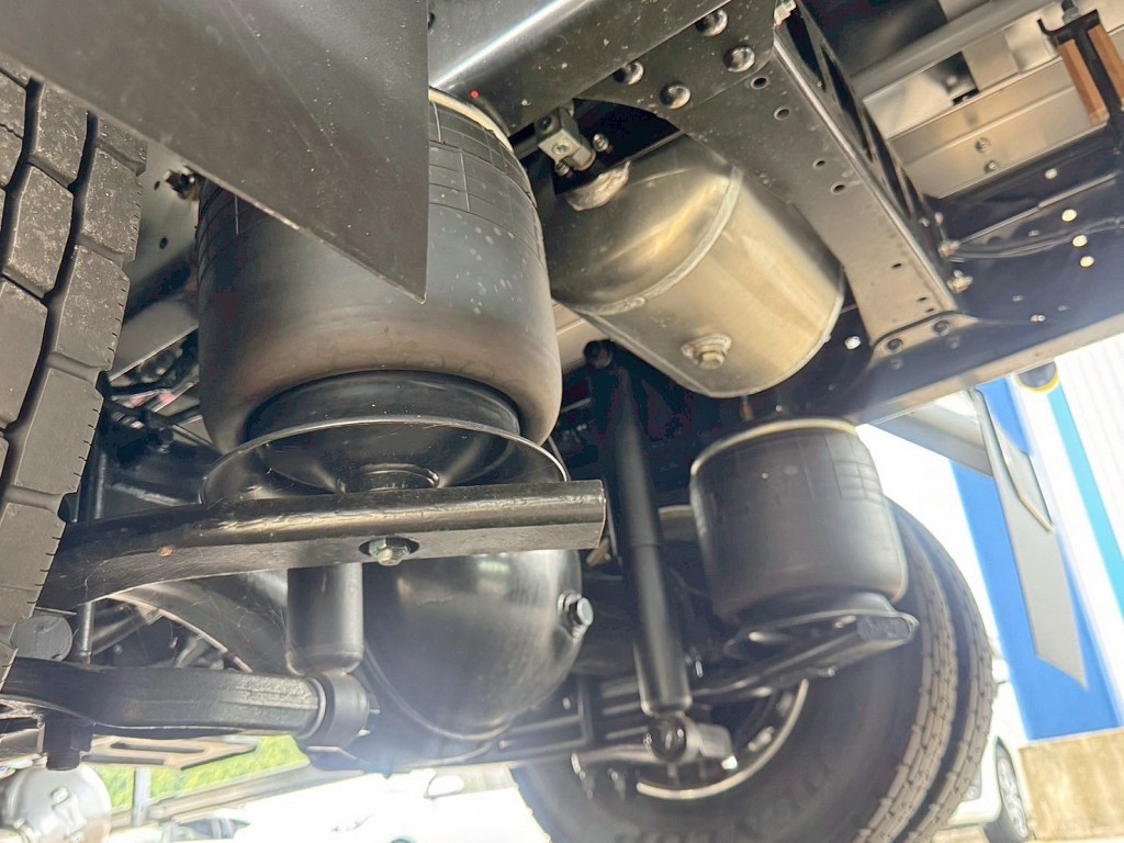 エアサスです。|三菱 ファイター 2KG-FK65F(2WD)の写真5