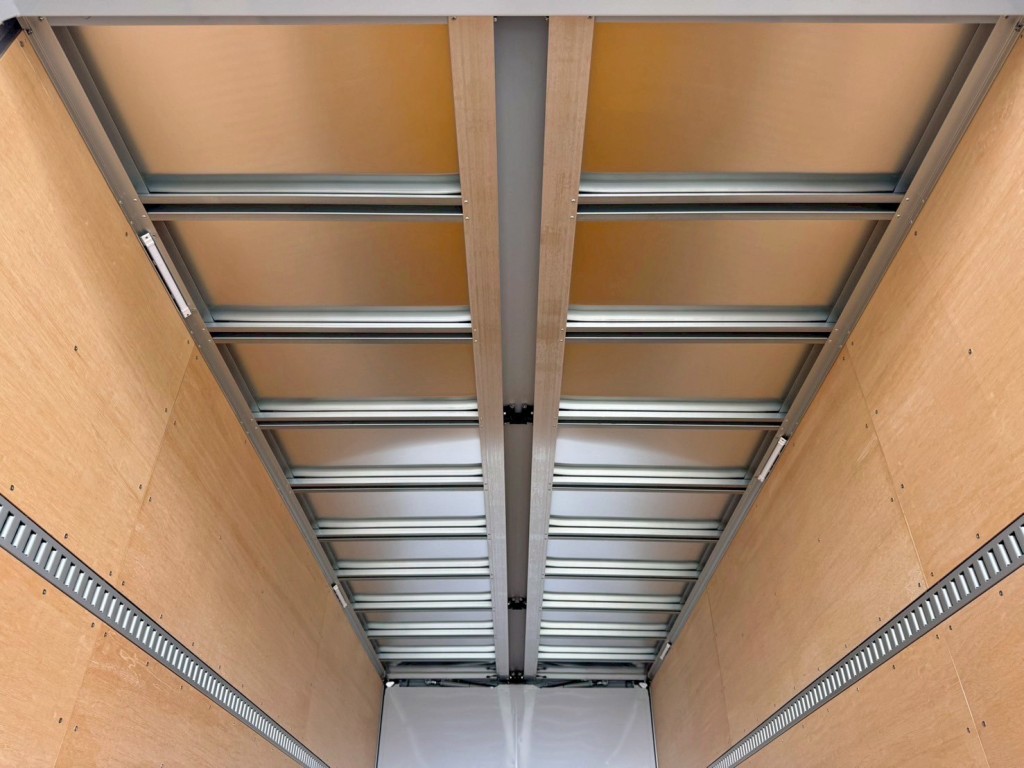 センタービームレスです。|三菱 ファイター 2KG-FK65F(2WD)の写真11