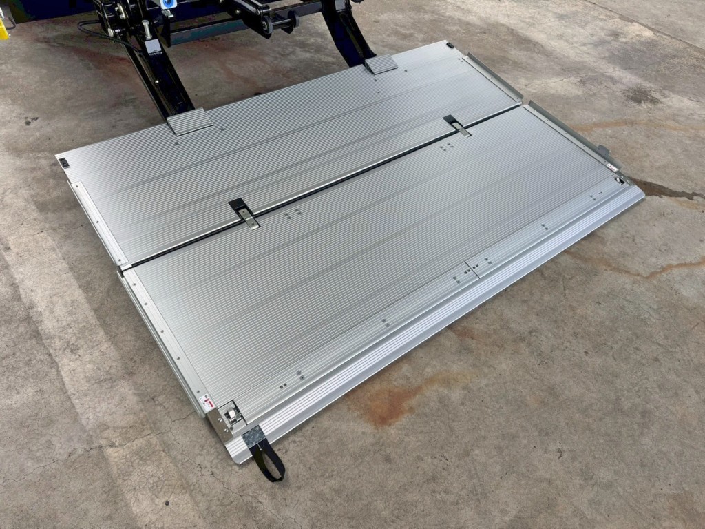 ゲートのステージの状態です。|三菱 ファイター 2KG-FK65F(2WD)の写真13